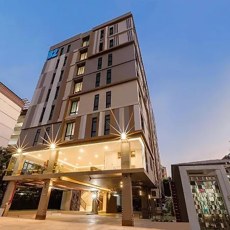 B2 Huai Khwang Premier Hotel
