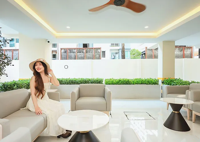 B2 Huai Khwang Grand Boutique Hotel