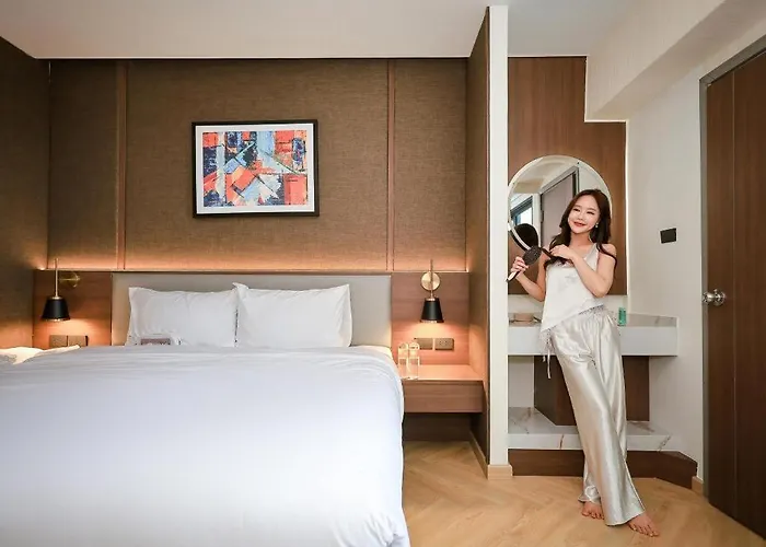B2 Huai Khwang Grand Boutique Hotel