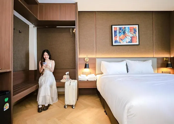 B2 Huai Khwang Grand Boutique